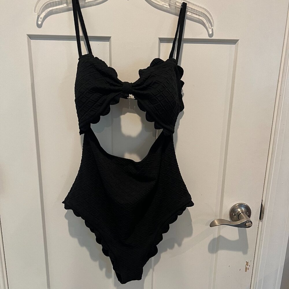 Scalloped edge tankini